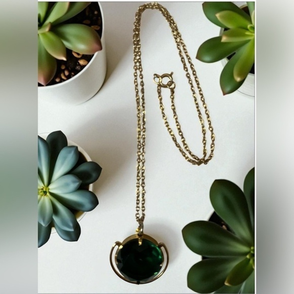 Vintage emerald glass pendant,set in gold plated hoop design w/a nautical feel 💚